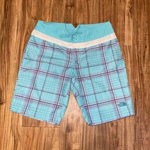 North Face women’s shorts 6 small blue plaid pacific creek 10” board outdoor